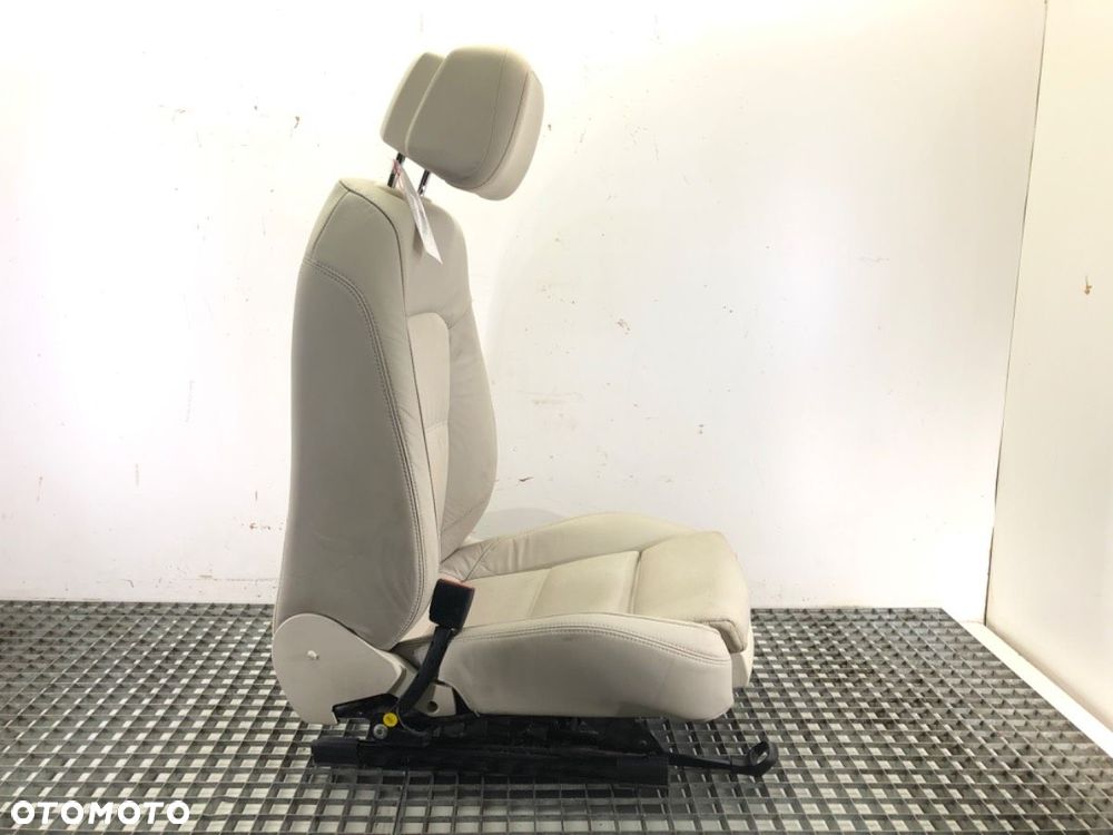 FOTEL LEWY PRZÓD - 424.00 PLN - VW PASSAT B8 (3G2, CB2) 2014 - 2022 1.4 TSI 110 kW [150 KM] benzyna - 8