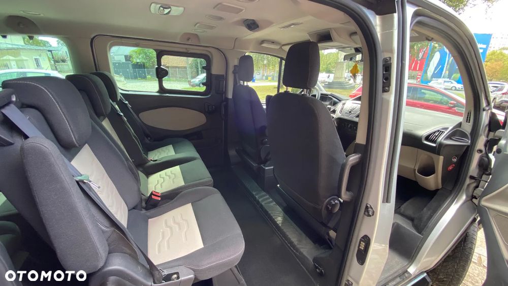 Ford Tourneo Custom - 25