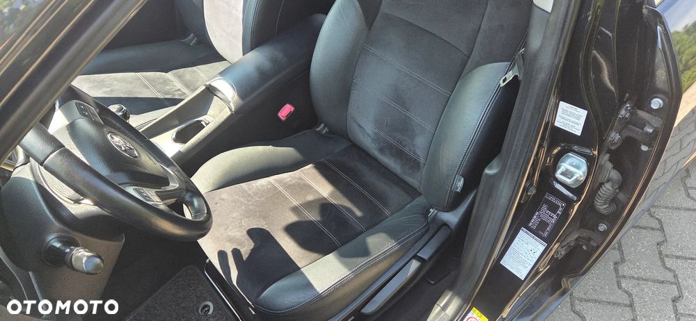Toyota Avensis 1.8 Premium EU5 - 18