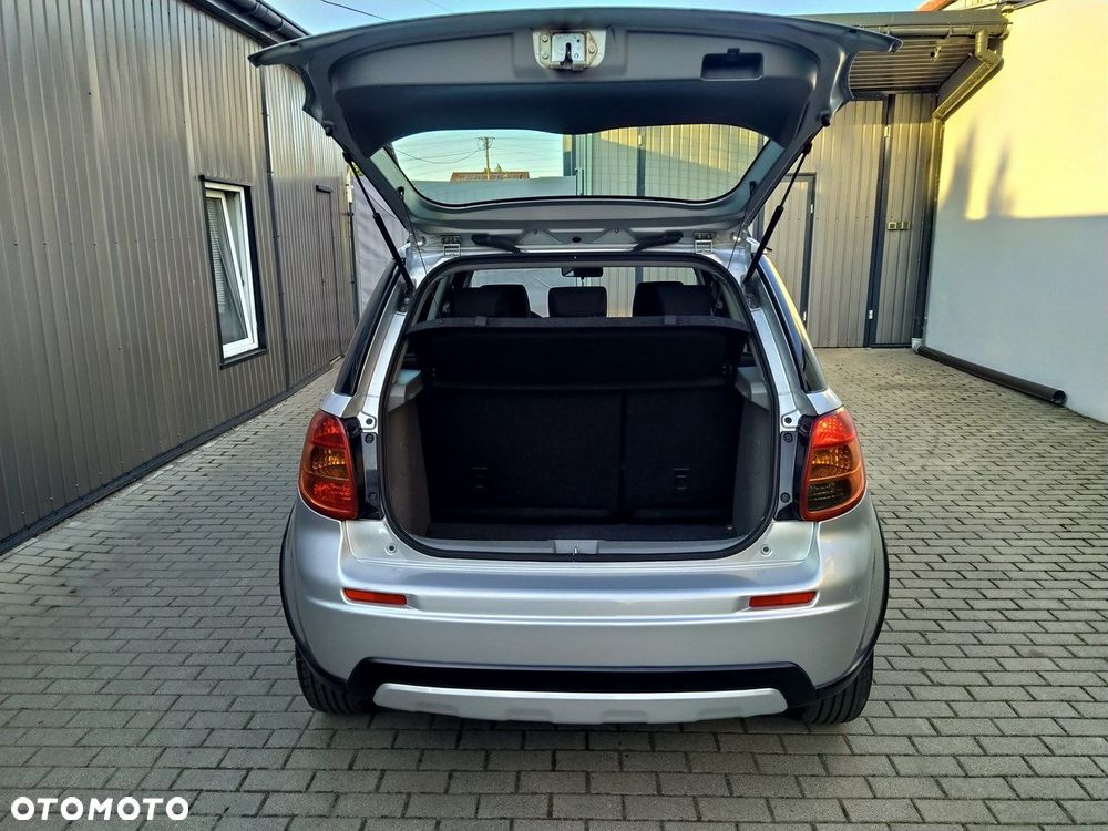 Suzuki SX4 1.6 Comfort 4WD - 23