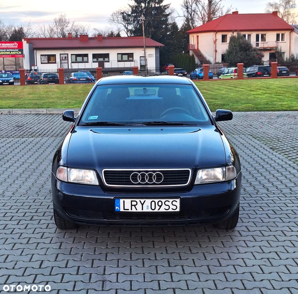 Audi A4 Limousine - 1