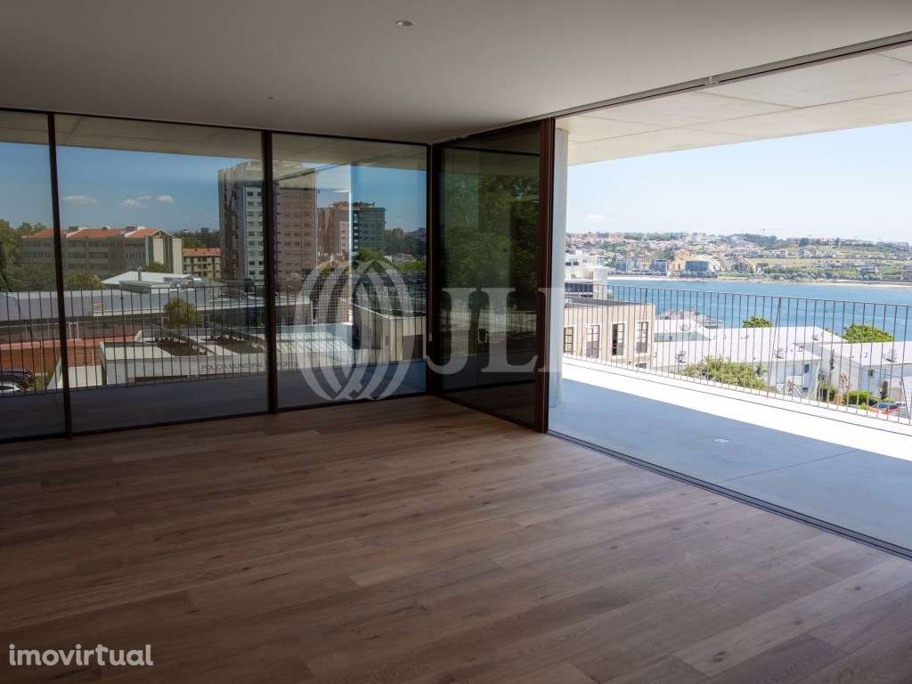 Apartamento T2 com garagem, no Miramar Tower, no Porto - Grande imagem: 2/13