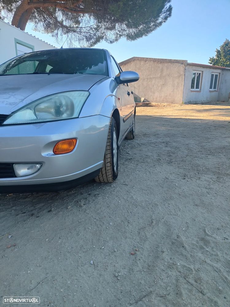 Ford Focus 2000 photo 3
