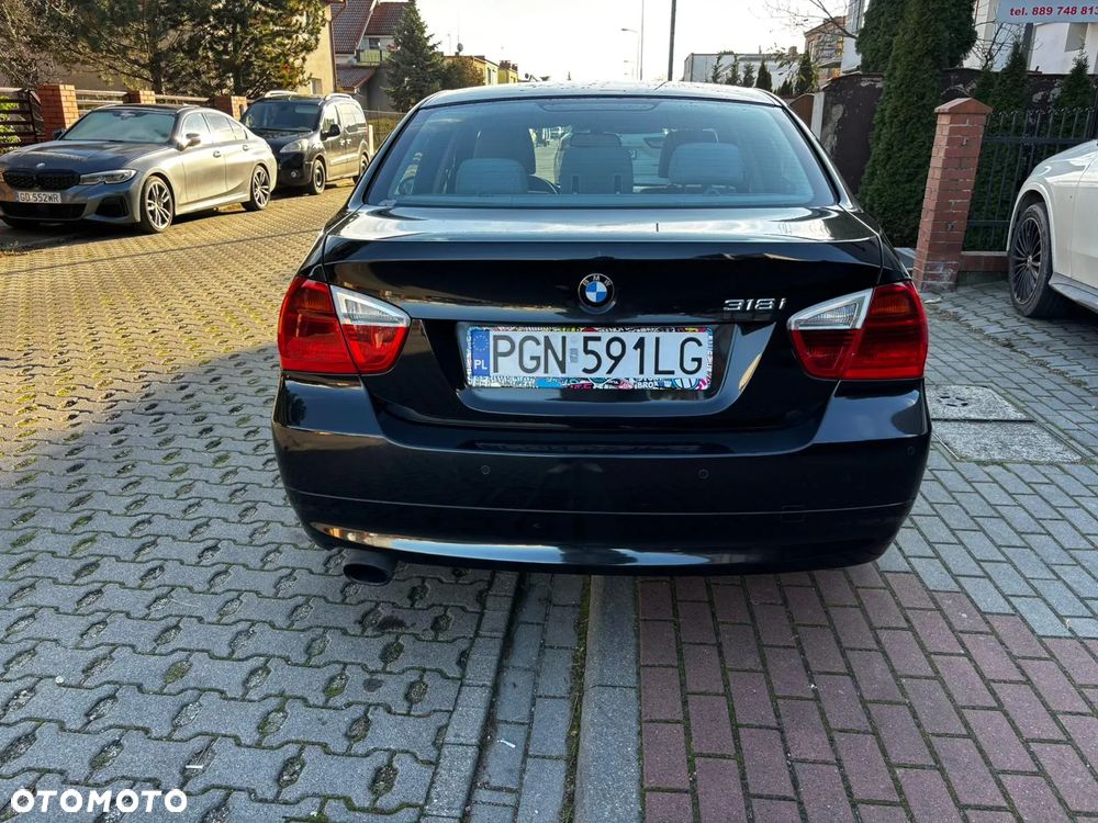BMW Seria 3 318i - 4