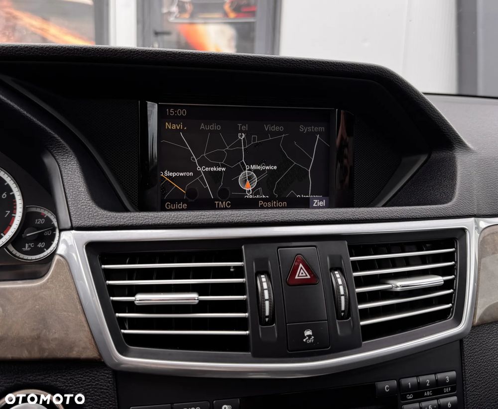 Mercedes-Benz Klasa E 350 CGI 7G-TRONIC Elegance - 27