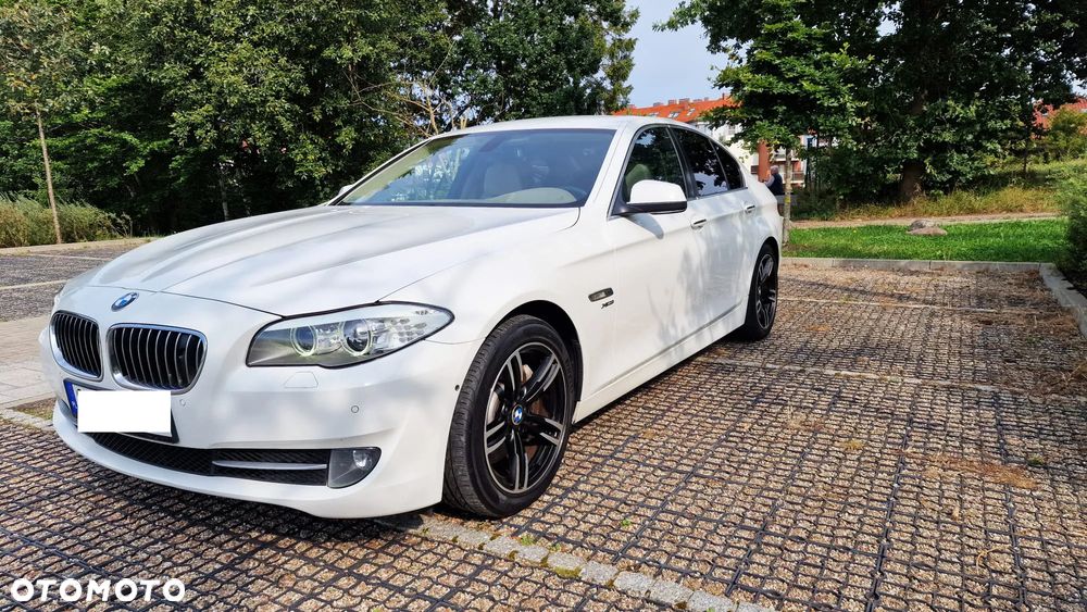 BMW Seria 5 528i xDrive - 1