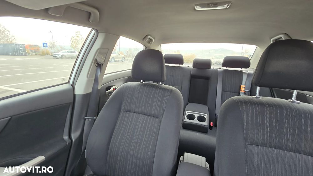 Toyota Corolla 1.6 Sdn. Luna - 11