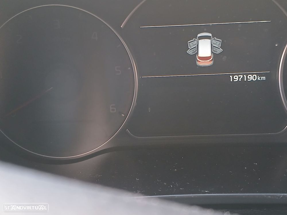 Kia Carens 1.7 CRDi ISG TX - 9