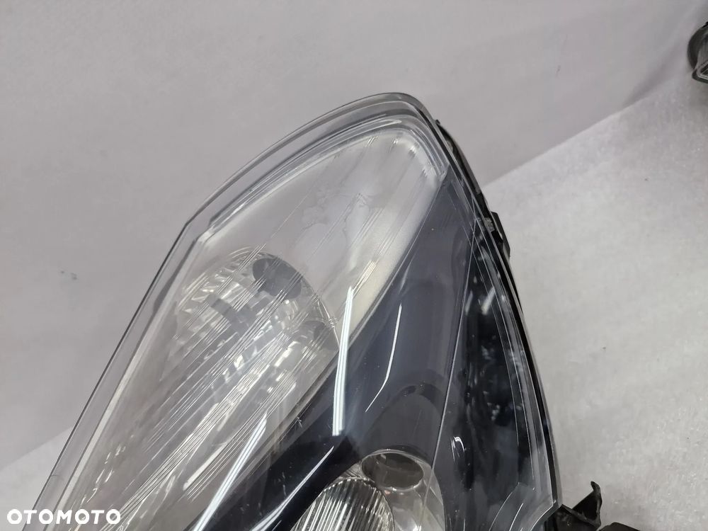 RENAULT CLIO 3 III LIFT 09-12 LEWA LAMPA PRZEDNIA PRZÓD SOCZEWKA , NR 260107046R , NR AUKCJI LA304 - 8