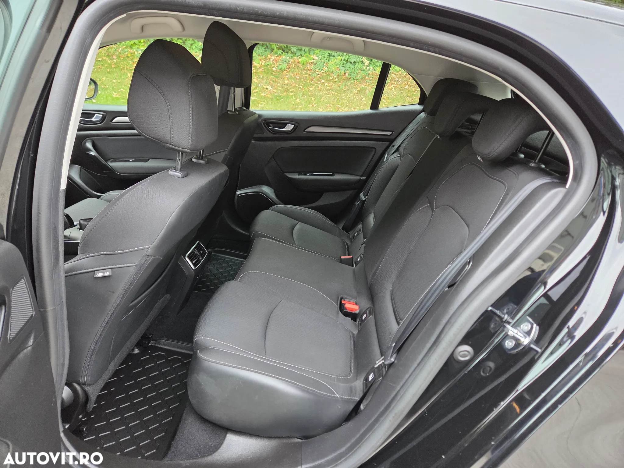Renault Megane Grandtour BLUE dCi 115 BUSINESS EDITION - 32