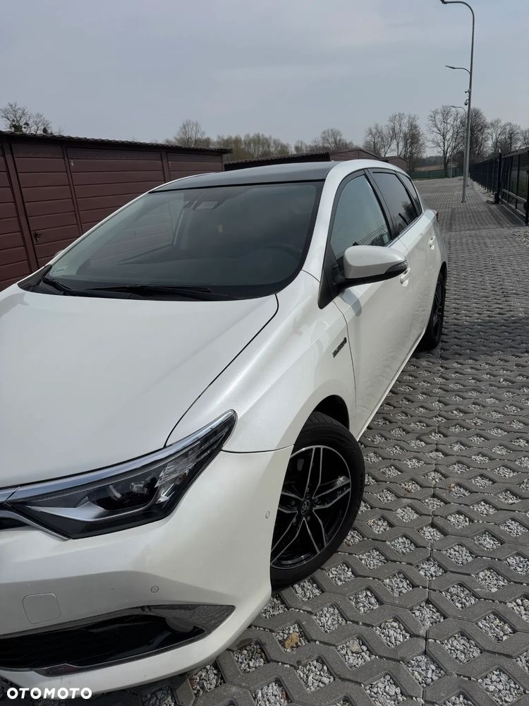Toyota Auris 1.8 HSD Luna - 1