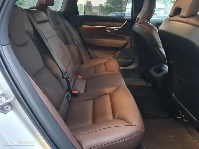 Volvo V90 Cross Country 2.0 D5 Pro AWD Geartronic - 39