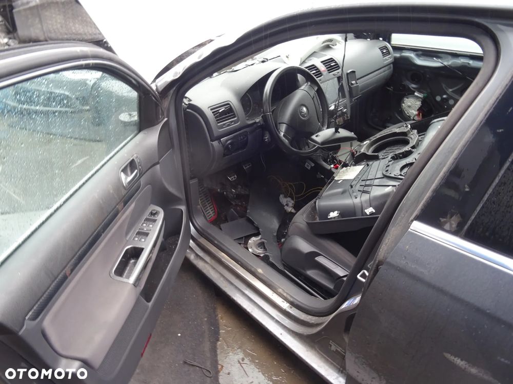 Volkswagen Golf 6 benzyna 1.4 CAX lakier(LD7X) na części drzwi zderzak klapa fotel - 8
