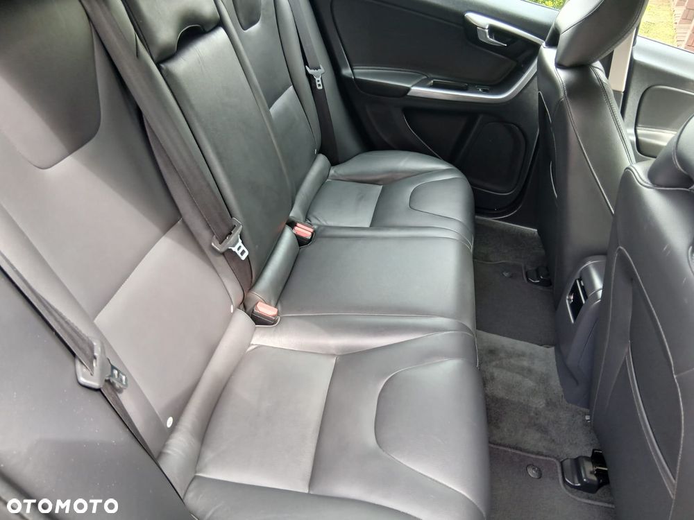 Volvo V60 D3 Summum - 33