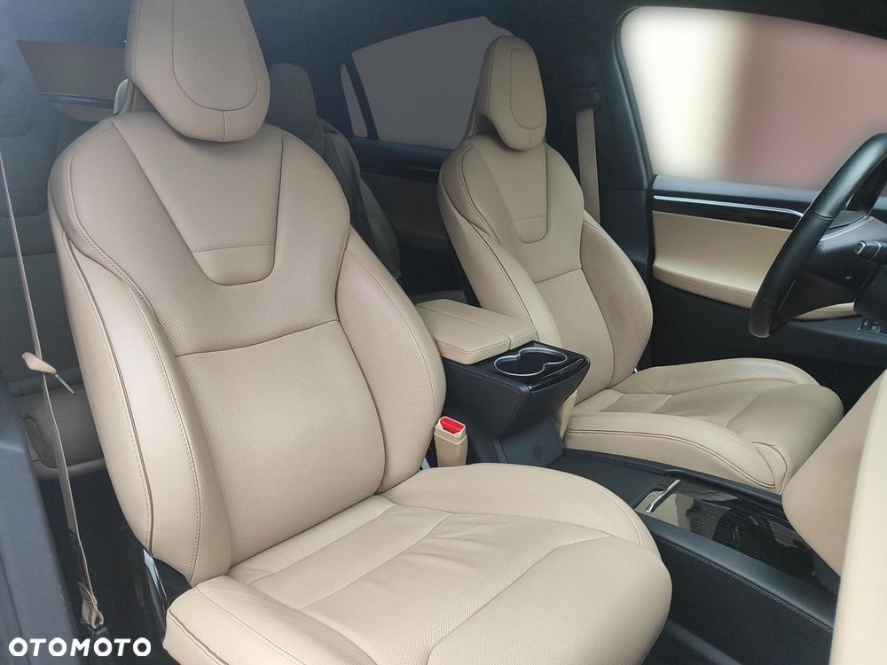 Tesla Model X 90 D - 16