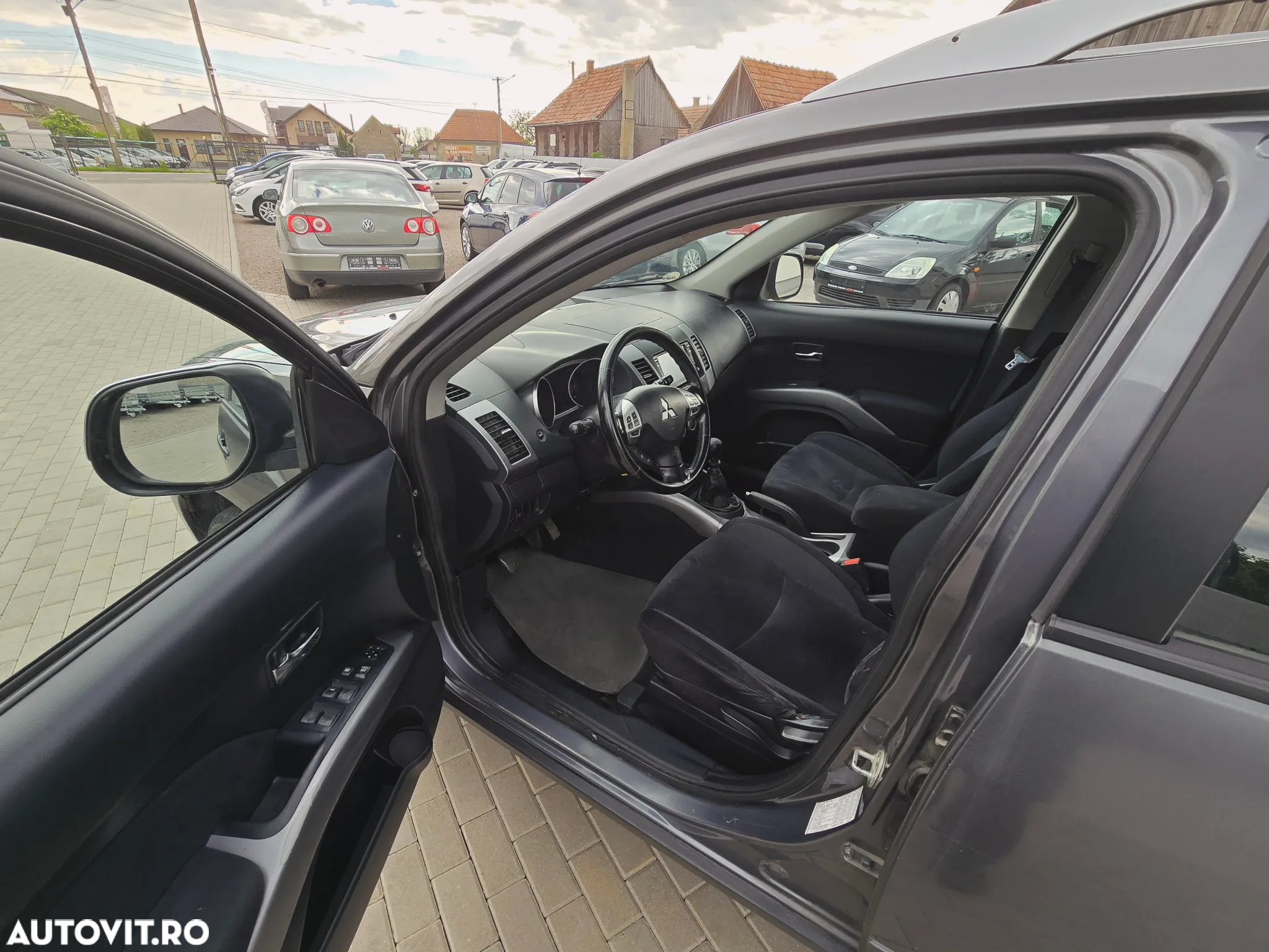 Mitsubishi Outlander 2.0 DI-D 4WD Invite - 8