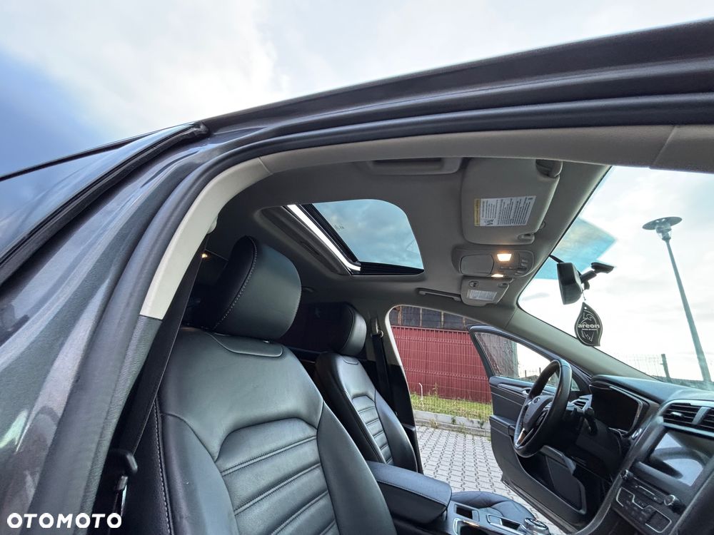 Ford Fusion 2.0 EcoBoost Titanium - 25