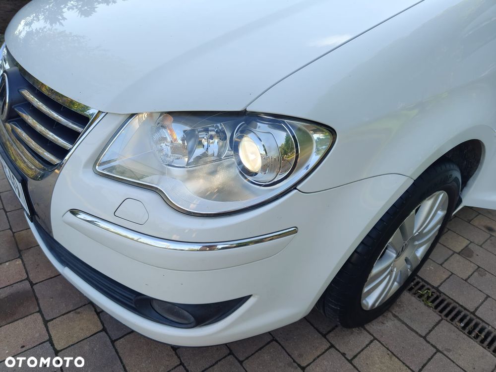 Volkswagen Touran 2.0 TDI DPF Highline DSG - 17