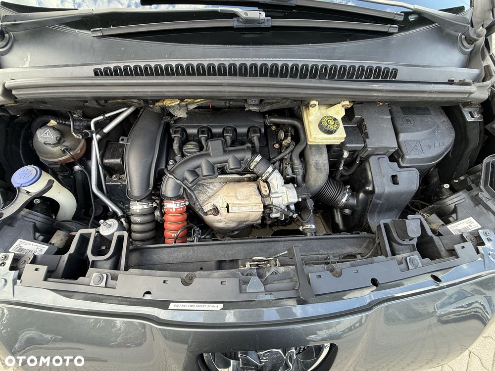 Peugeot 5008 - 8