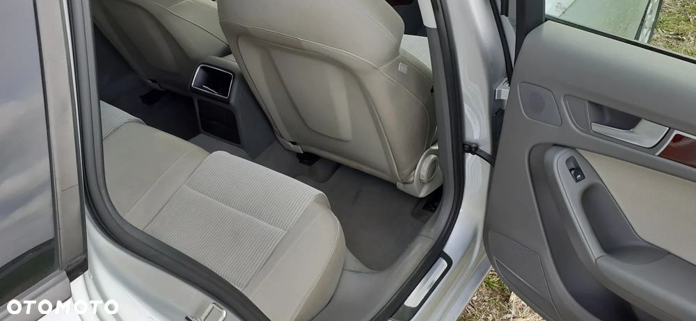 Audi A4 Avant 2.0 TDI DPF Ambiente - 12