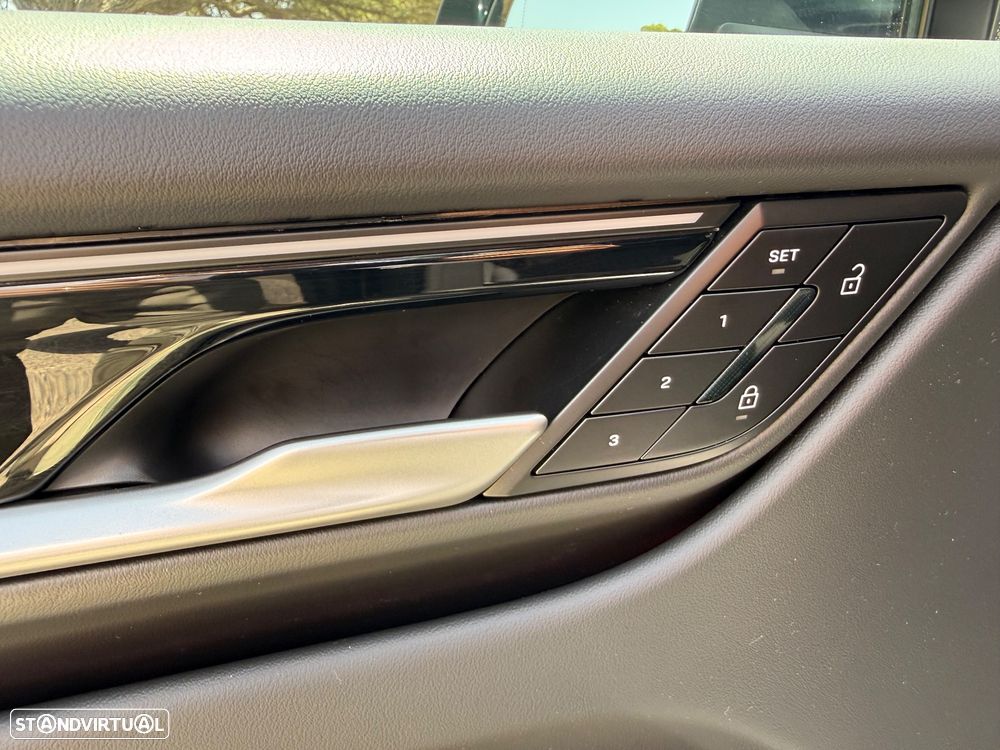 Porsche Macan Electric - 16
