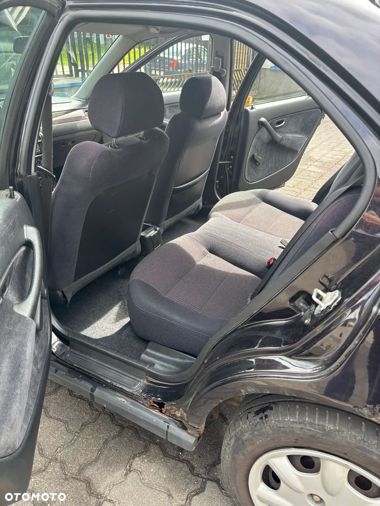 Honda Civic 1.4i S - 12