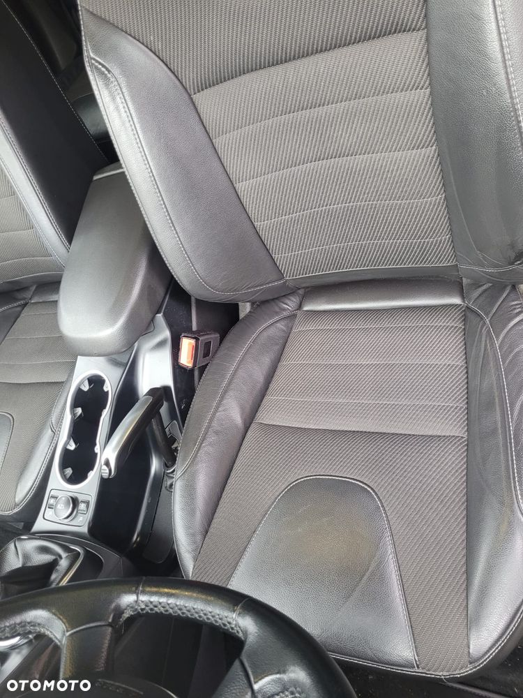 Ford Kuga 2.0 TDCi 2x4 Titanium - 13