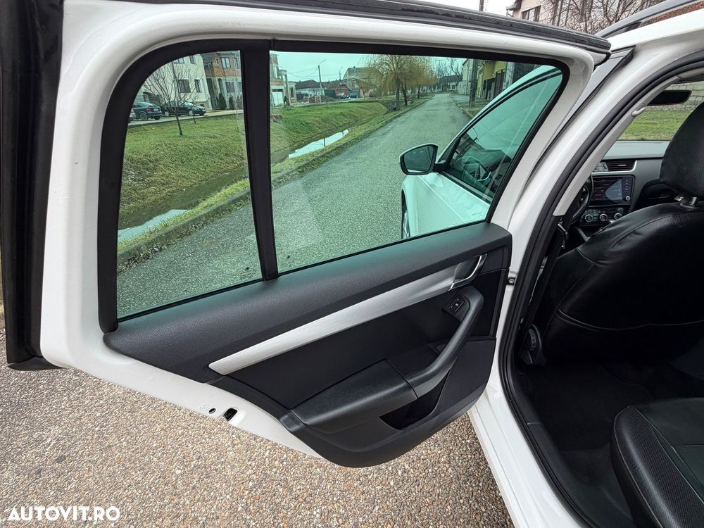 Skoda Octavia 1.6 TDI DSG Style - 20