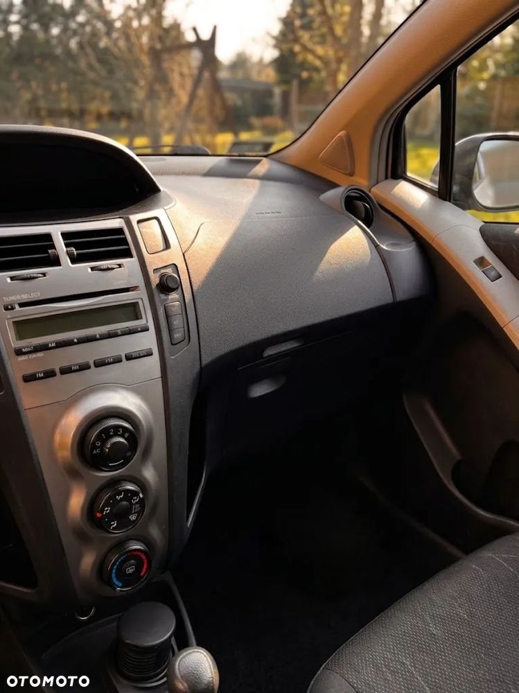 Toyota Yaris 1.0 Luna - 4