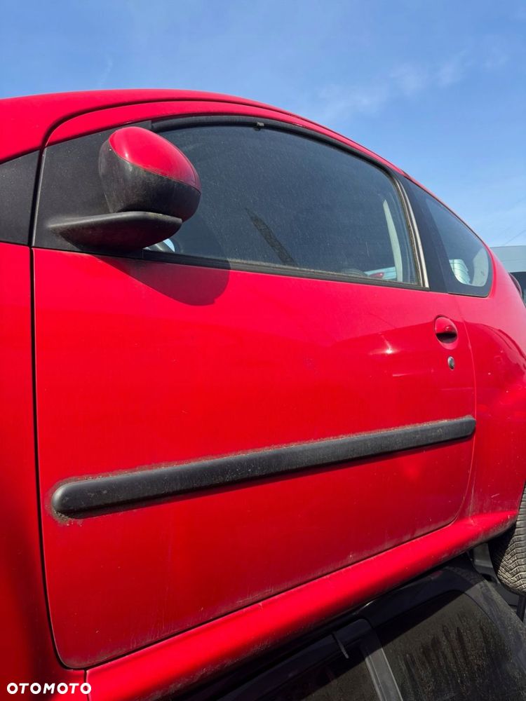Peugeot 107 LIFT drzwi lewe bez osprzętu