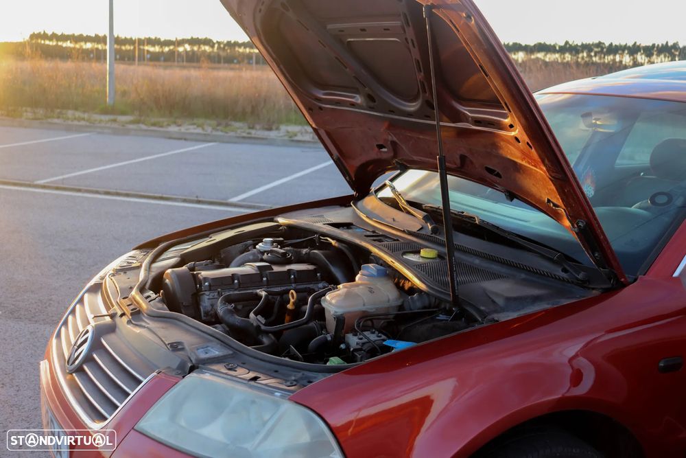 VW Passat 1.9 TDi Highline - 19