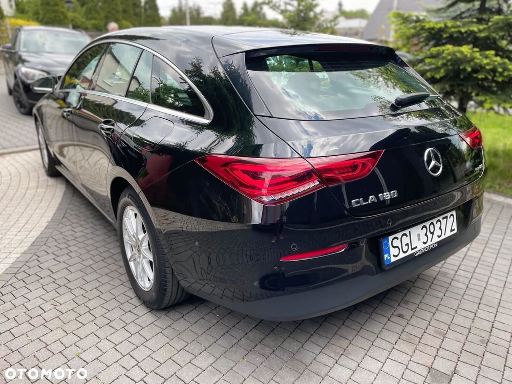 Mercedes-Benz CLA 180 AMG Line - 8