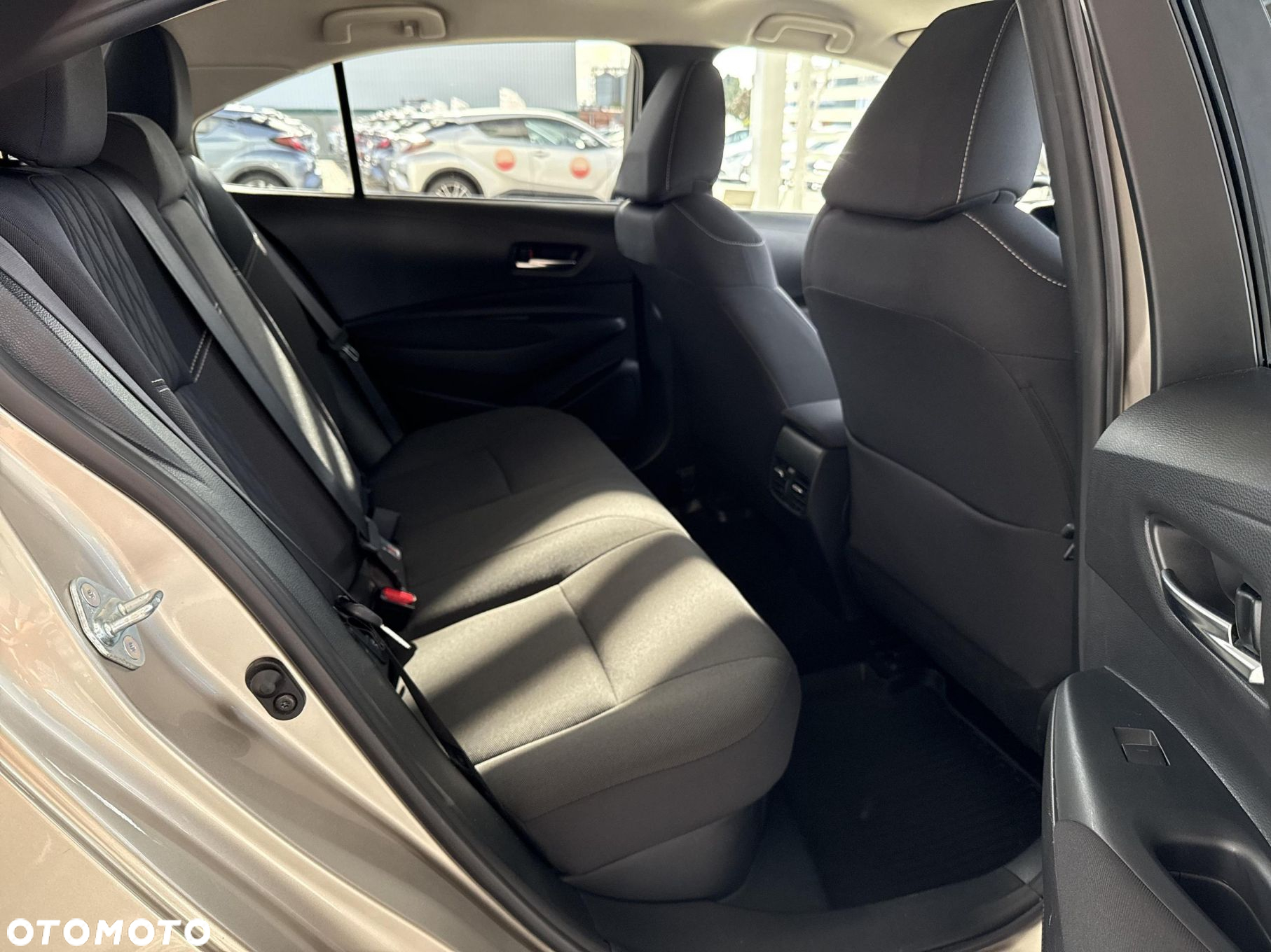 Toyota Corolla 1.8 Hybrid Comfort - 10