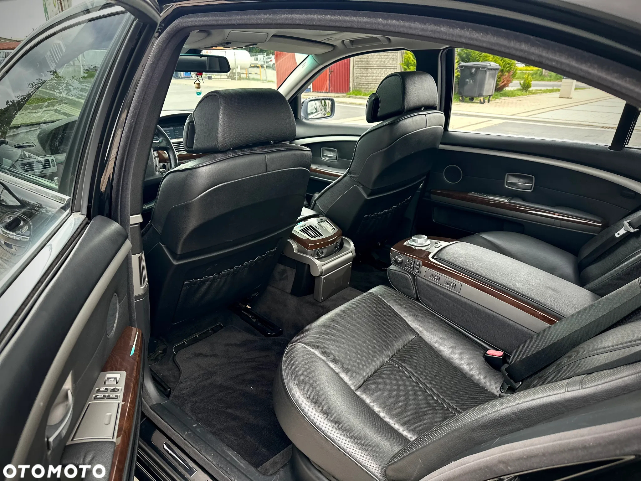 BMW Seria 7 750i L - 27