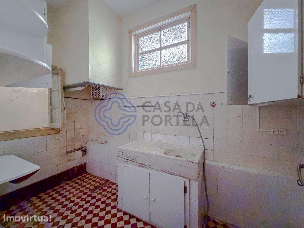 Moradia com anexos para reabilitar junto ao jardim do Morro em V.N.Gai - Grande imagem: 5/35