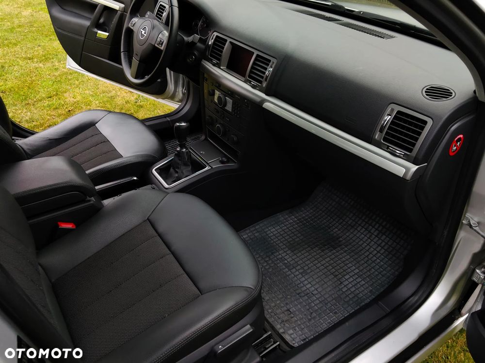Opel Vectra 2.2 - 12