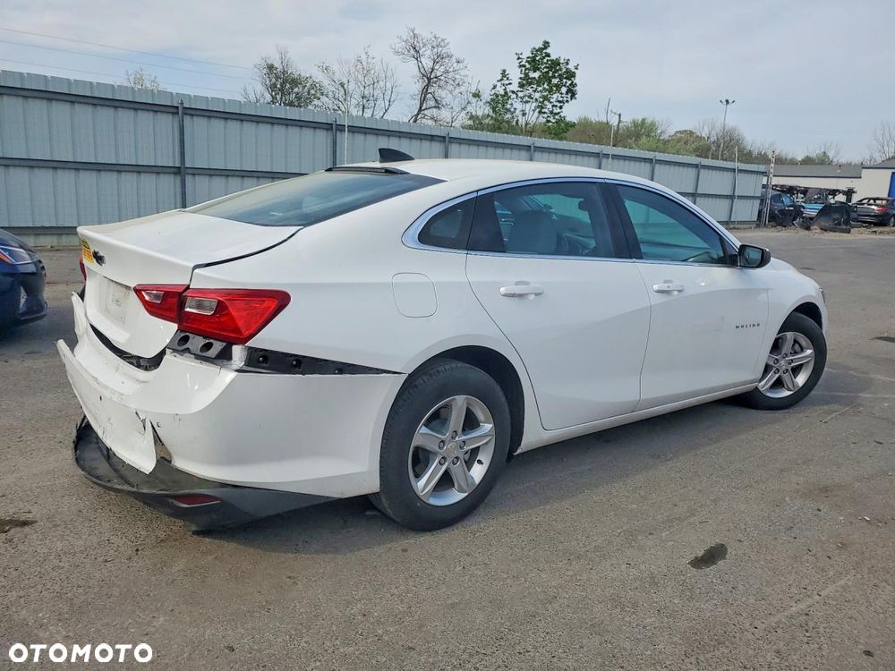 Chevrolet Malibu - 4