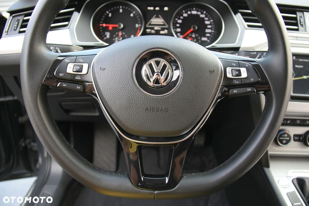 Volkswagen Passat 2.0 TDI BMT Comfortline - 29