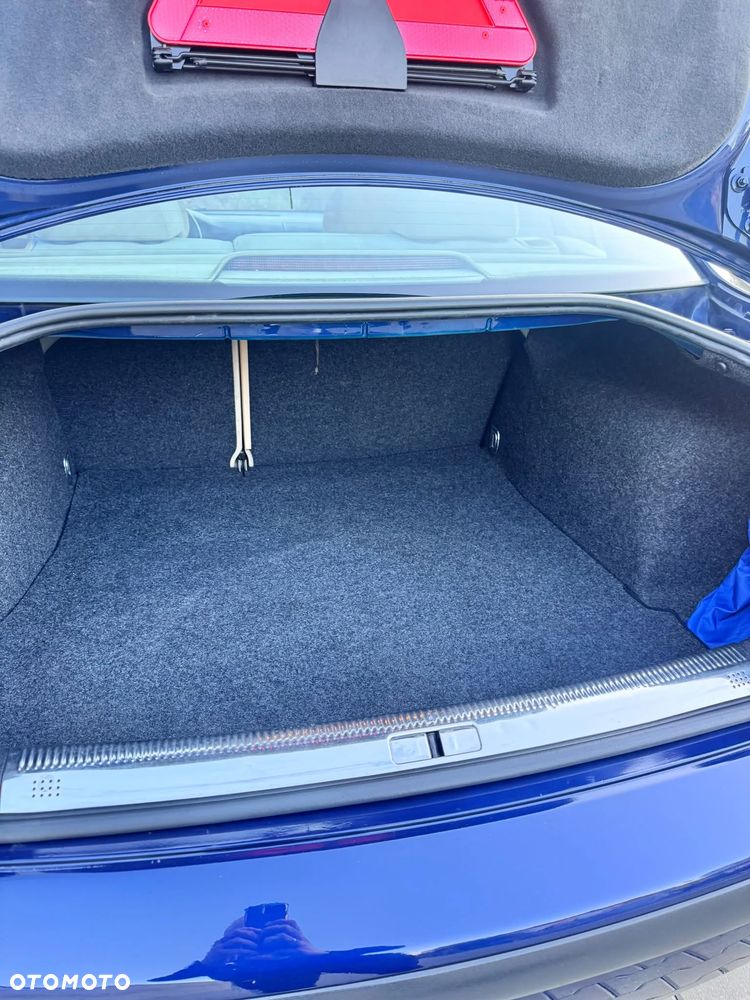 Volkswagen Passat - 12
