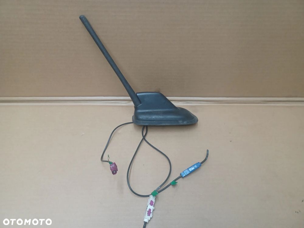ANTENA DACHOWA  REKIN GPS OCTAVIA II - 2