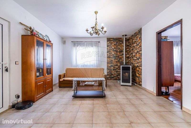 Moradia com Duas Casas Independentes – Oportunidade Imperdível! - Grande imagem: 3/11