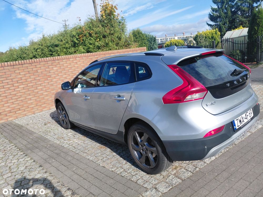 Volvo V40 Cross Country - 4