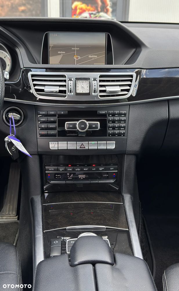 Mercedes-Benz Klasa E 250 BlueTEC 4Matic 7G-TRONIC Avantgarde - 26