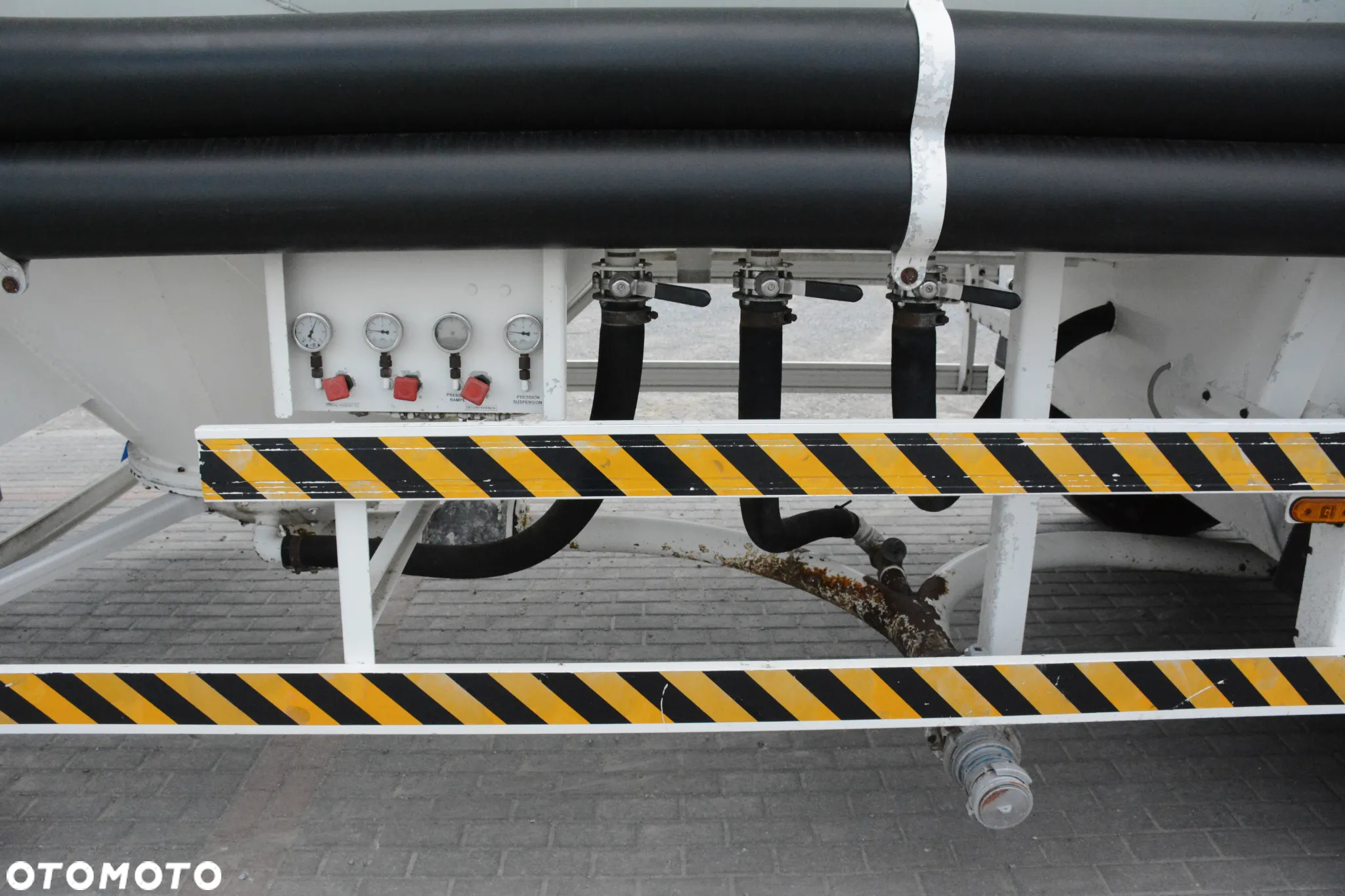 Spitzer SF 2437 PI / Cementonaczepa / 2008r / 37000l / 3 komorowa / Bardzo dobry stan - 15