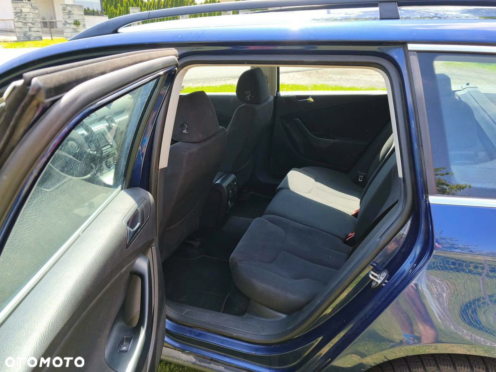 Volkswagen Passat - 4
