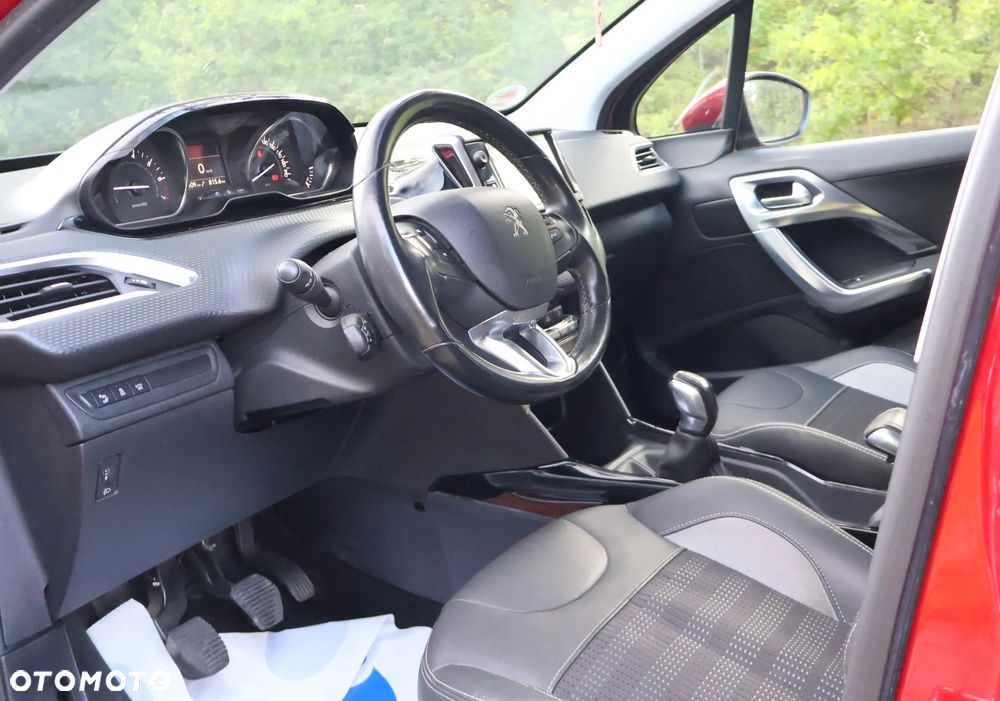 Peugeot 2008 1.2 Pure Tech Allure S&S - 28