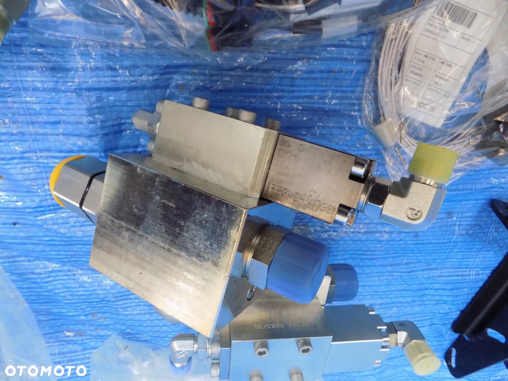 zestaw serwisowy zawory zawór 90433349 new holland 9070 9080 - 11