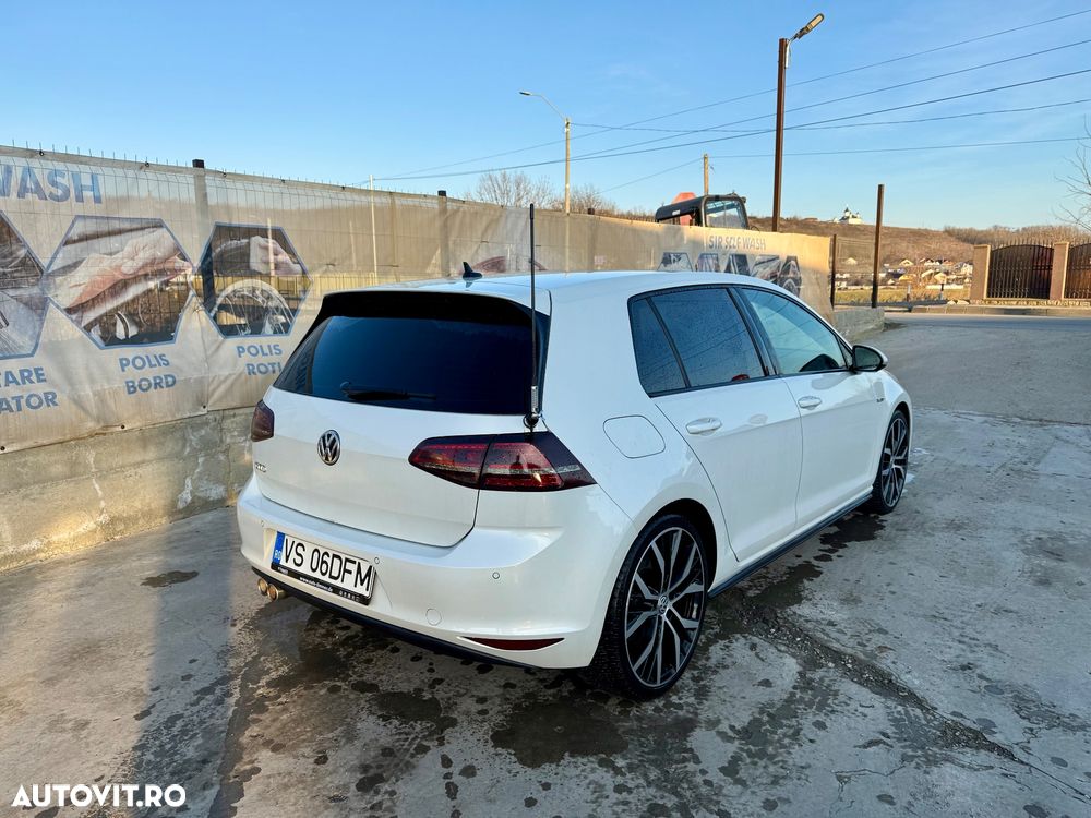 Volkswagen Golf GTD 2.0 TDI SCR DSG - 3