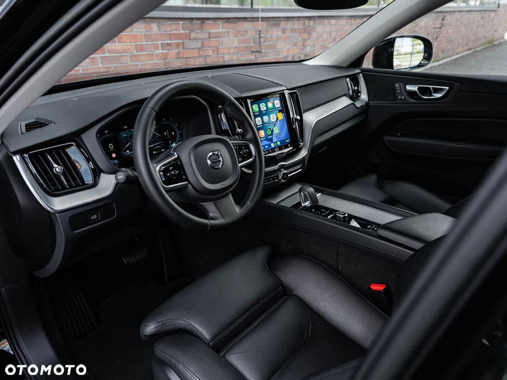 Volvo XC 60 B4 D Plus Dark - 22