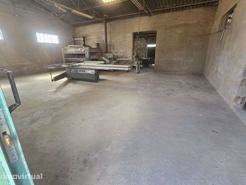 Arrenda-se Espaço Industrial / Fábrica de Móveis Equipada em Beire - Grande imagem: 2/8